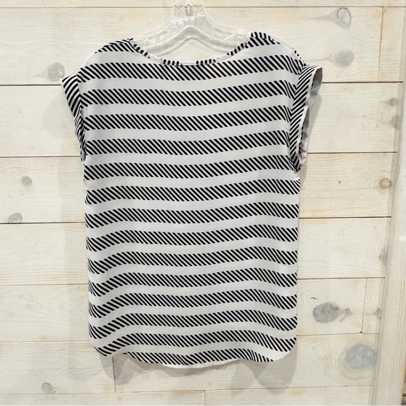 NY&C flowy chiffon black white top ❤️ - Picture 7 of 7